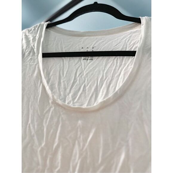 A new day white tee - Picture 2 of 5